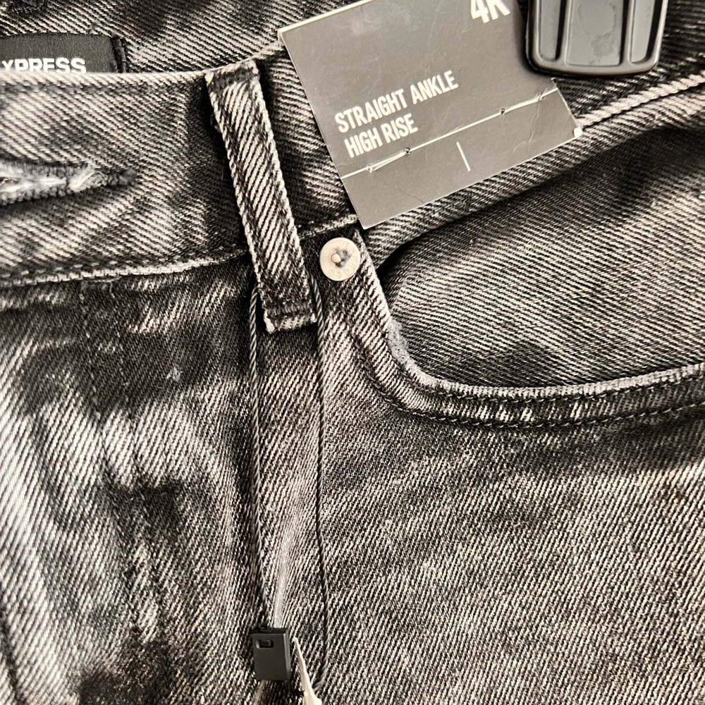 Express women’s Distressed high rise straight ankle Black Jeans. Size 4 - Picture 2 of 12